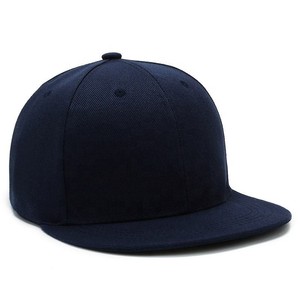 Gorra con espalda de malla ventilada para actividades en climas cálidos y bordado personalizado en el panel frontal - Product Image 2