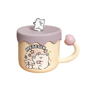Taza de cerámica con diseño de oso de dibujos animados Meteor, con tapa, ideal para regalos y uso en la oficina. - Product Image 1