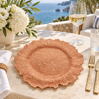 Assiette de présentation moderne en plastique de 13 pouces, bord irrégulier texturé thermolaqué, assiette décorative de luxe pour mariage, fête, banquet