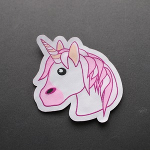 Écusson brodé licorne à coudre pour sacs, vêtements, textiles de maison et articles d'habillement - Product Image 1