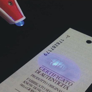 Pigmento fluorescente anticontraffazione in materiale leggero nero arancione rosso verde - Product Image 2