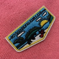 Patch Appliques de logo de marque brodé découpé au laser, emblème de broderie 100% pour uniforme