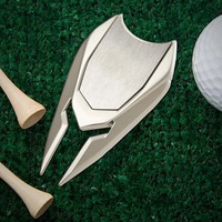 Marqueur de balle de golf Creative Warrior Shield avec ligne de positionnement et outil de réparation de divots Warrior Shield