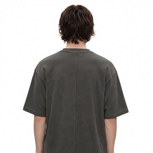 เสื้อยืดโอเวอร์ไซส์ผ้าคอตตอนผสมโพลีเอสเตอร์เนื้อวาฟเฟิลหนา 330 กรัม แบบกำหนดเอง ขายส่งเสื้อยืดผู้ชายจำนวนมาก - Product Image 5
