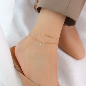 Cheville double couche dorée avec breloque zircon goutte d'eau pour femme, bijou romantique et tendance - Product Image 3