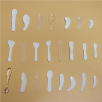 Spatules cosmétiques en plastique de 3 cm, 4 cm, 5 cm, 6 cm, 7 cm, 8 cm, 9 cm, blanches, transparentes, couleur personnalisée, outils d'emballage, cuillère à crème, fournisseur de spatules