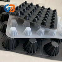 Planche de drainage alvéolée moderne en HDPE durable et imperméable, surface galetée, longueur 30m, épaisseur personnalisable pour pentes, jardins, barrages et espaces verts