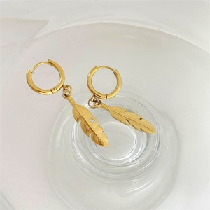 Wholesale Stainless Steel Personalized Jewelry 18k Gold Plated c Shape <b>Stud</b> <b>Earrings</b> - Product Image 2