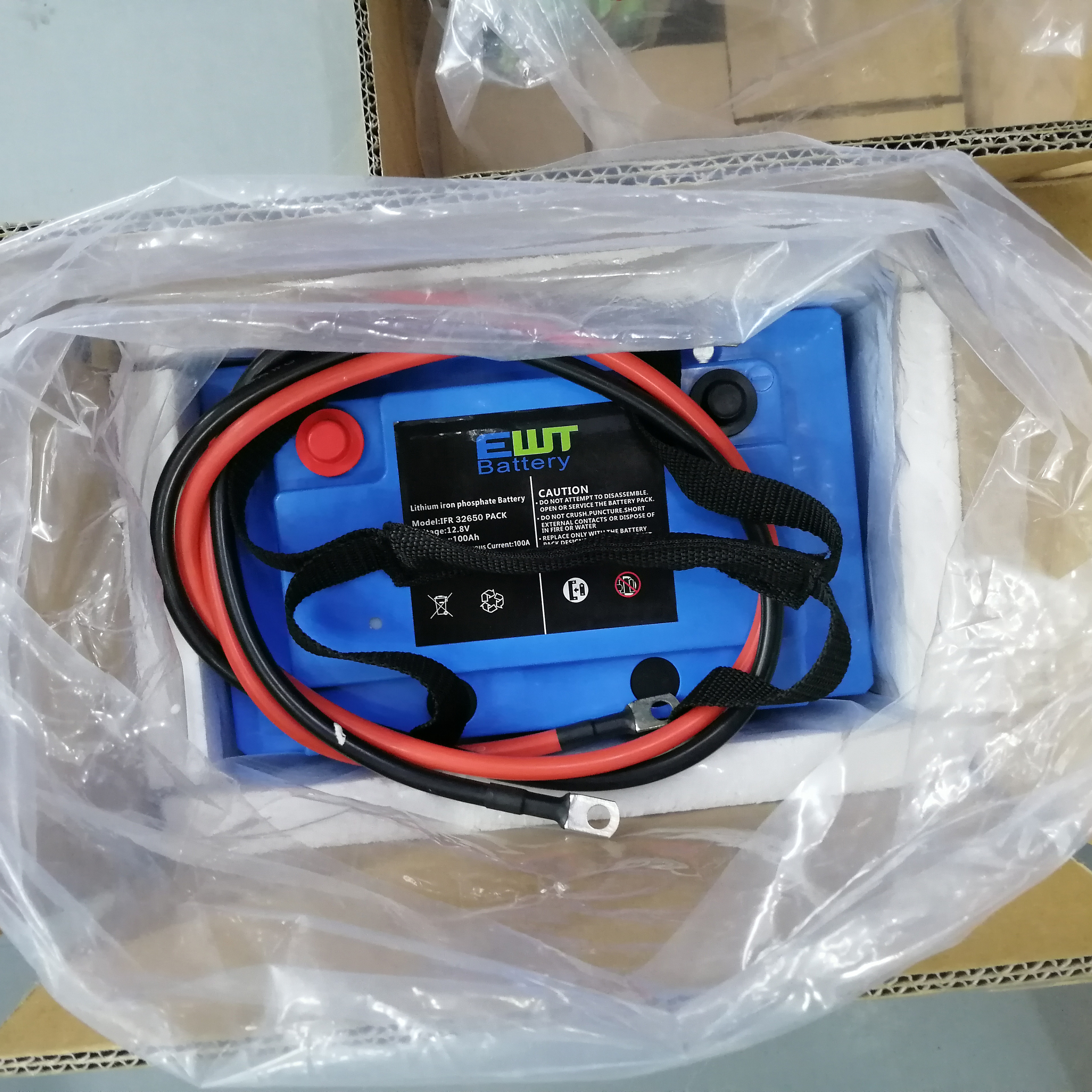 EWT Battery 12V 100AH 100A Lifepo4 Battery Pack Deep Cycle IFR32700 1C Discharge Battery Pack For Golf Cart · image 5