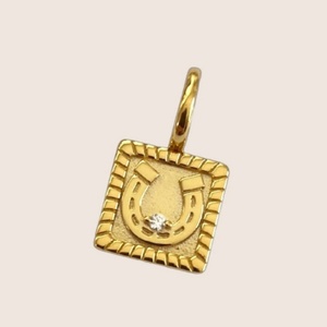 Collar de Acero Inoxidable de Buena Calidad, Chapado en Oro, con Símbolo de la Suerte en Forma de U - Product Image 3