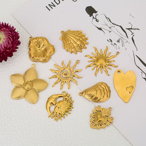 Pendentif en acier inoxydable en forme de fleur, lune, soleil et cœur, plaqué or 18 carats, formes variées pour la création de bracelets, accessoires de bijoux DIY - Product Image 1