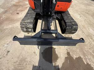 Miniexcavadora Kubota u55 usada, equipada con cabina completamente cerrada, ideal para paisajismo, obras municipales y construcción agrícola. - Product Image 3