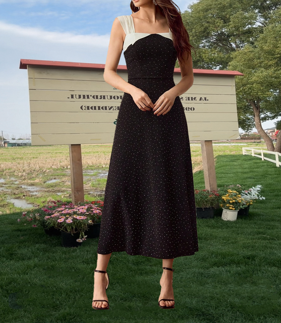 Skims Dress for Women: Stylish & Slimming Designs