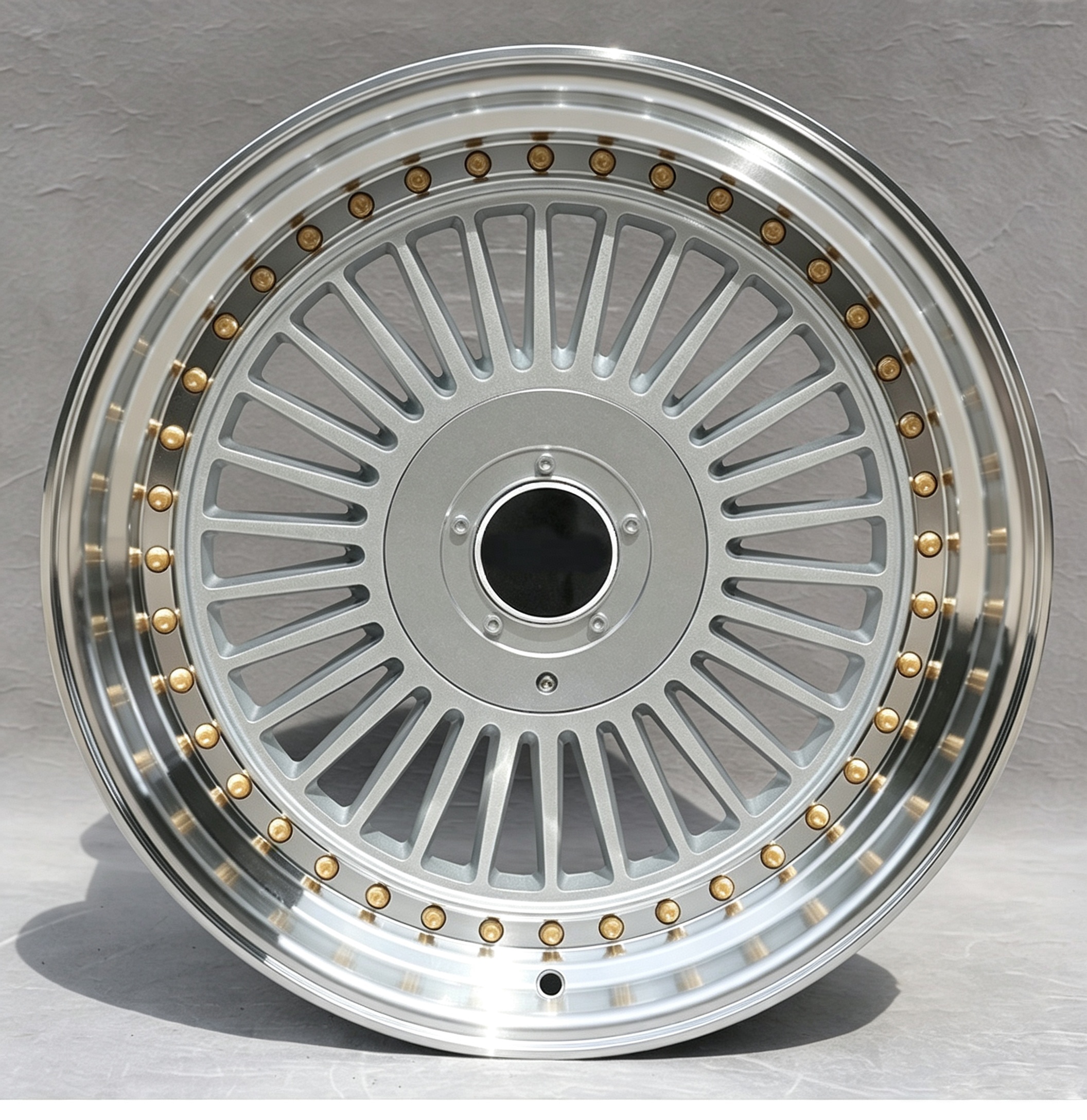 Lèvre de machine argentée