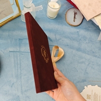 Folio de luxe en velours marron avec couverture rigide, invitation de mariage en acrylique doré, suite d'invitations de mariage avec cartes RSVP gaufrées
