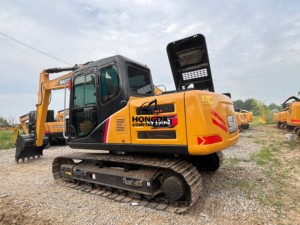 รถขุดมือสอง Sany ประสิทธิภาพสูง 13.5 ตัน ขายส่ง SY135 SY135C SY135C-8 รถขุดตีนตะขาบ เครื่องยนต์ Isuzu พร้อมลูกปืน - Product Image 5