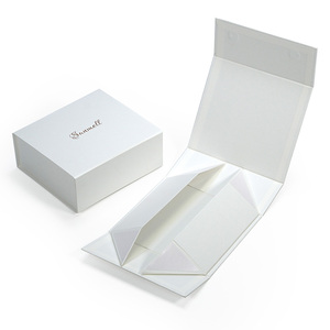 Scatola di Carta Rigida Pieghevole Bianca con Logo Personalizzato e Chiusura Magnetica, Confezione Premium per <span class=keywords><strong>Abbigliamento</strong></span> e Calzature di Lusso - Product Image 3