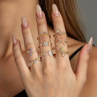 Anillo Abierto Glowluxe con Mariposa, Detalles Iridiscentes, Plata de Ley 925, Tono Dorado, Joyería Botánica Romántica
