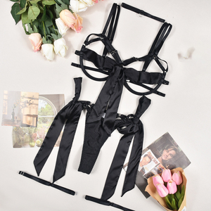 Ensemble intime pour femme en satin à bretelles avec nœud décoratif, soutien-gorge ajouré, <span class=keywords><strong>string</strong></span> et jarretières ajustables - Product Image 4