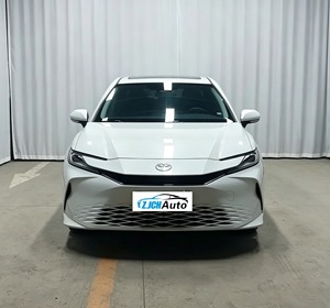 La <span class=keywords><strong>Toyota</strong></span> Camry 2.0GVP Luxury 2024 la plus vendue, berline intermédiaire à intérieur sombre avec <span class=keywords><strong>4</strong></span> <span class=keywords><strong>portes</strong></span> et 5 sièges - Product Image 2