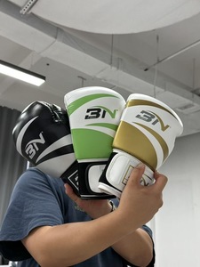 Gants <span class=keywords><strong>de</strong></span> <span class=keywords><strong>boxe</strong></span> BN en vente flash, couleur métallique, cuir PU, 8 à 16 oz, gants <span class=keywords><strong>de</strong></span> <span class=keywords><strong>boxe</strong></span> professionnels MMA pour le Muay Thai, hommes et femmes - Product Image 6