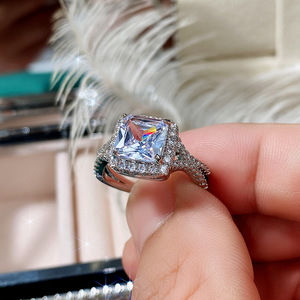 Anello di Fidanzamento di Lusso con Gemme per Donne, Elegante Gioiello da Dito per Feste - Product Image 4