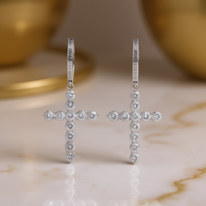 Orecchini Tiffany & Co. con Croce di Diamanti in Oro Bianco, Taglio Brillante Rotondo, Colore D, Naturali, per Cerimonie Religiose Femminili - Product Image 2