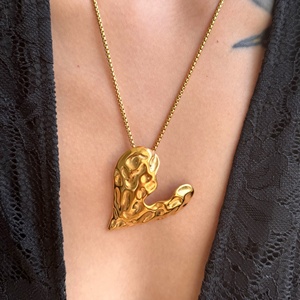 Collana con Ciondolo ANTI FASHION YOUTH 2027 Dazan, Nuova, Placcata in Oro 18k, Acciaio Inossidabile Antiossidante, Design Vintage Unico con Incisione 'Love' - Product Image 4