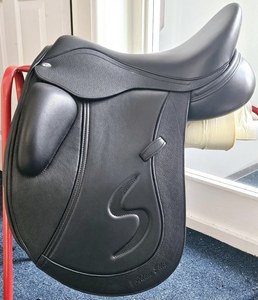 Silla de Doma de Cuero Genuino con Diseño Ergonómico, Paneles Suaves y Ajuste Ajustable para Caballos, Equipo Profesional de Equitación - Product Image 3