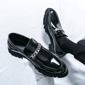 Mocasines de <span class=keywords><strong>charol</strong></span> negro para <span class=keywords><strong>hombre</strong></span> con cadena plateada y suela gruesa, sin cordones, de vestir, ¡Gran oferta! - Product Image 5