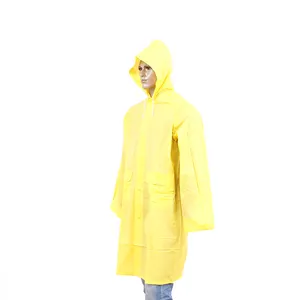 BSCI โรงงานกันน้ำทนทานที่กำหนดเองสีเหลืองเสื้อกันฝนไวนิลที่มีฮู้ดและแขนยาว ISO รับรอง