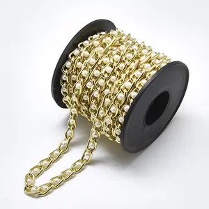 Cadena de eslabones trenzados personalizada al por mayor, cadena de aluminio, joyería de <span class=keywords><strong>Metal</strong></span> dorado, cadena de aluminio para bolsos, accesorios de Hardware - Product Image 1