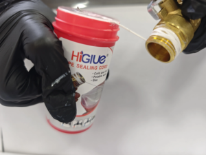 เทปพันเกลียวท่อ HiGlue 55 ขนาด 20 ม. 50 ม. 80 ม. 150 ม. 160 ม. เทป PTFE <span class=keywords><strong>สี</strong></span>ขาว สำหรับปิดผนึกท่อ ป้องกันการรั่วซึม - Product Image 4