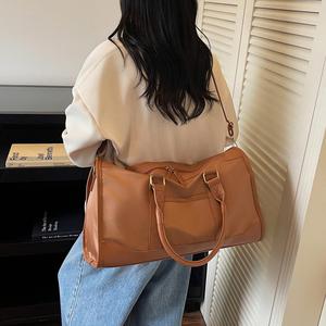 Bolsa de Viaje de Nailon Versátil de Gran Capacidad, Bolsa Deportiva Moderna y Bolsa de Transporte Estilo Vintage - Product Image 2