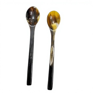 Juego de 2 Cucharas para Ensalada Hechas a Mano con Cuerno de Búfalo, Material Natural, Utensilios de Cocina Ecológicos - Product Image 1
