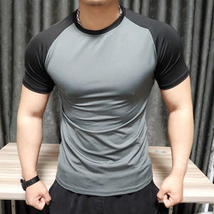 T-shirt de sport léger en soie glacée pour homme, col rond, compression, coupe ajustée, manches courtes, séchage rapide, extensible, couche de base d'entraînement - Product Image 2