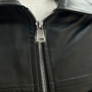 Giacca in <span class=keywords><strong>Pelle</strong></span> Corta Personalizzata da Donna, Giacca in <span class=keywords><strong>Pelle</strong></span> Nera Punk Cool, Personalizzazione <span class=keywords><strong>di</strong></span> Fabbrica, Vendita Diretta - Product Image 3