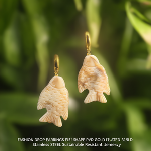 Boucles d'oreilles pendantes tendance en forme de poisson, plaquées or PVD, en acier inoxydable 316L, bijoux durables et résistants - Product Image 3