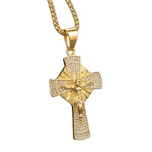 En stock Collier Crucifix Chrétien en Acier Inoxydable Plaqué Or 18K avec Strass et Détails Givrés, Bijou de Foi - Product Image 4