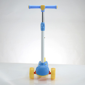 Scooter de tres ruedas para niños de 2 a 4 años, azul y amarillo, de plástico, con manillar ajustable - Product Image 3