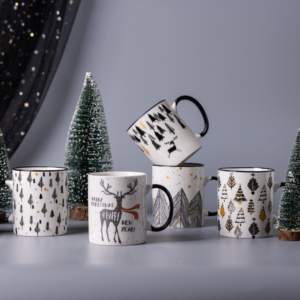 Ensemble de tasses en céramique pour l'hiver et Noël - Motif de rennes et de sapins, tasses à café, citation de Noël, cadeau de fête pour Noël - Product Image 1