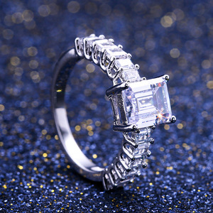 Anello Minimalista Quadrato alla Moda, Elegante Gioiello da Donna - Product Image 6