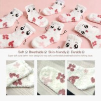 Chaussettes douillettes personnalisées à logo floral pour femme, en polaire corail, épaisses, chaudes et confortables, pour l'hiver, la maison, comme pantoufles ou cadeau