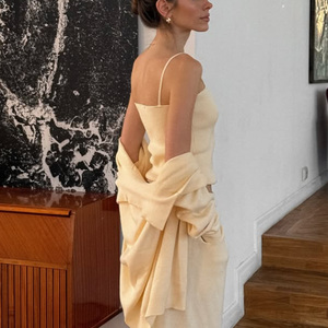 Completo Abito Coordinato da Donna in Maglia di Lana Beige con Spalle Scoperte e Maniche Lunghe, Stile Casual di Lusso con Dettagli in Pelliccia, Collezione Primavera - Product Image 5