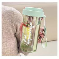 Gourde portable en plastique de 600 ml avec sangle de poignet et paille – Bouteilles d'eau personnalisées pour écolières, tasse d'été pour le camping