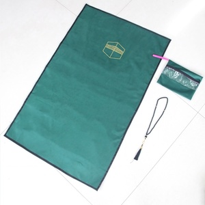 Tapis antidérapant en velours hollandais imprimé Kaaba YASEEN 65x105cm avec ensemble de chapelets assortis - Product Image 1