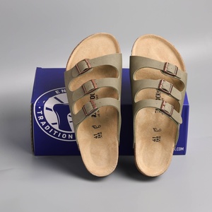 Sandales en liège à triple bride pour partenaire commercial, style Birkenstock à trois boucles, en daim, vente en gros directe d'usine, commande en gros - Product Image 1