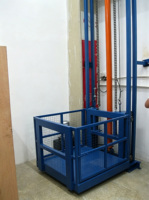 Ascenseur de fret hydraulique monocylindre à rail fixe, monte-charge vertical avec système de sécurité anti-chute pour atelier