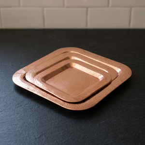 Divris DRC-804 Bandeja de Servir Moderna Cuadrada, Bañada en Cobre, Martillada a Mano, Pulida, Apta para Alimentos, Uso Residencial, para Encimera - Product Image 3