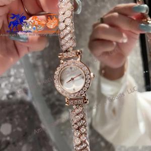 Montre à quartz Ronda de luxe pour femme de la marque H, ensemble de cinq bracelets, cadran élégant avec strass et aiguilles en verre - Product Image 5